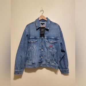 Silver Jeans Co. Classic Denim 90’s Trucker Jacket. Size M . New